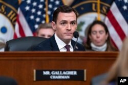 美国国会众议院美国和中国共产党战略竞争特设委员会主席、共和党联邦众议员迈克·加拉格尔主持2023年2月28日主持首场听证会。(2023年2月28日)