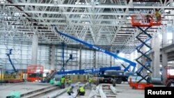 美国电动汽车公司特斯拉在上海的一个厂房正在建造中。(2019年6月9日)