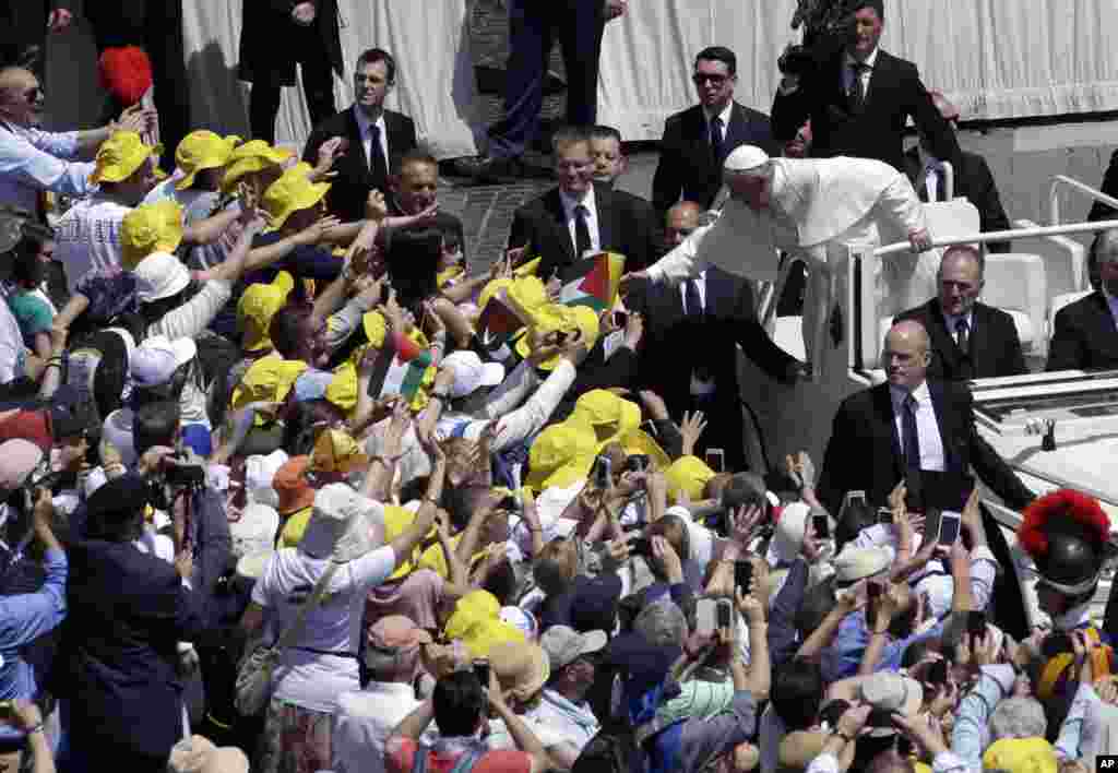 Pope Francis greets faithful in St. Peter's Square at the Vatican, May 17, 2015.