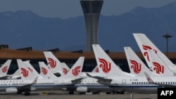 中国国际航空公司的飞机停在北京首都机场的停机坪上。(2020年3月27日)