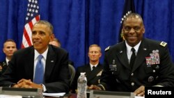 时任美军中央司令部司令的奥斯汀将军与时任总统奥巴马出席一场活动(路透社2014年9月17日)