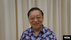 桐荫横浜大学法学部教授Pema·Gyalpo (美国之音歌篮)