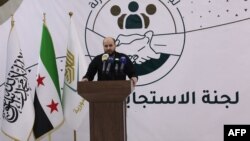 资料照:叙利亚新任临时总理穆罕默德·巴希尔(Mohammed al-Bashir)在一个记者会上讲话。(2024年11月28日)