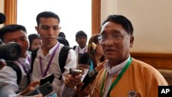 ပြည်ထောင်စုဝန်ကြီး ဒေါက်တာသန်းမြင့်။