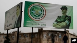 叙利亚阿勒颇街头一幅广告牌上显示的总统阿萨德的画像。(2016年12月5日)