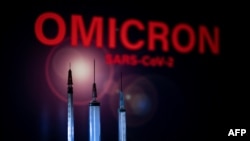 照片显示奥密克戎英文字样的宣传屏幕。(法新社照)