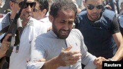 Cảnh sát bắt giữ một nghi can có liên quan đến vụ tấn công ở Sousse, Tunisia, hôm 26/6/2015.