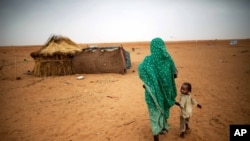 苏丹北部达尔富尔地区的难民(资料图)