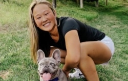 美国自由式滑雪奥运选手凯·欧文斯和爱犬mochi(照片由凯·欧文斯提供)