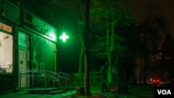 2023年1月17日,在俄罗斯攻击基础设施数月之后,乌克兰首都基辅的电力时有时断。(美国之音博夏特拍摄)