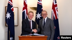 澳大利亚总理阿尔巴尼斯2023年2月7日与到访的新西兰总理希普金斯举行会谈。(路透社转发)