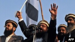 资料照片:2012年2月5日,阿卜杜勒·拉赫曼·马基在拉合尔的克什米尔团结日集会上发表讲话。(法新社照片)