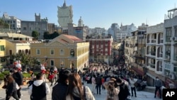 资料照 - 2023农历新年前后,大陆游客熙熙攘攘挤满了澳门的大街小巷。