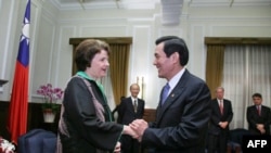 马英九会见美国参议员范斯坦