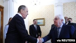 俄罗斯外长拉夫罗夫在莫斯科会见到访的联合国人道事务负责人格里菲斯(2022年4月4日)