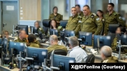 以色列国防军总参谋长扎米尔在基里亚指挥所指挥以色列国防军对也门的空袭行动。(2025年9月10日)