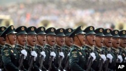 中国火箭军士兵列队参加中共建政70周年的庆祝仪式。(2019年10月1日)