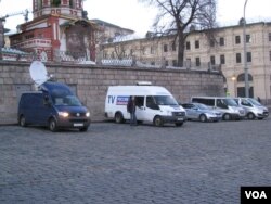 中俄官媒加强合作。停在莫斯科红场旁,官方俄罗斯电视台的转播车辆。 (美国之音白桦拍摄)