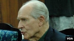 Cựu phi công Hải quân Mỹ Thomas Hudner phát biểu tại Bình Nhưỡng, ngày 23/7/2013.