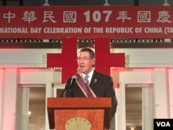 美国密西西比州共和党籍联邦众议员、美国国会众议院台湾连线共同主席哈珀2018年10月10日在双橡园双十酒会中发表讲话(美国之音钟辰芳拍摄)