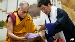 流亡藏人行政中央司政洛桑森格和达赖喇嘛(2014年6月5日)