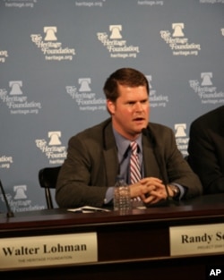 前美国务院官员薛瑞福