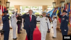 川普2017年11月3日会见哈里斯上将(美国国防部)