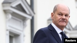 2024年11月7日,德国总理奥拉夫·朔尔茨离开德国柏林贝尔维尤宫。