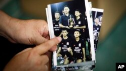 Hình ảnh đội bóng đá nhí trong trang phục thi đấu.