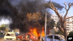 叙利亚官方通讯社发布的照片显示,2月21日大马士革发生的巨大爆炸烧毁了数辆汽车