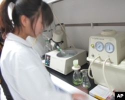 新发地市场的食品检测人员