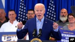 拜登总统在宾夕法尼亚州匹茨堡的美国钢铁工人工会发表演讲。(2024年4月17日)