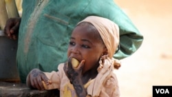 尼日利亚选后暴力三年过去了,很多人仍像难民一样生活。(美国之音希瑟•默多克拍摄)