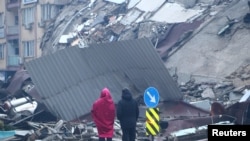 土耳其卡赫拉曼马拉什省在地震中倒塌的建筑。(2023年2月6日)