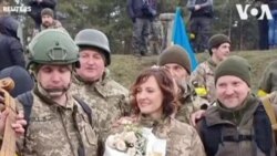 စစ်အတွင်းက ယူကရိန်းမင်္ဂလာပွဲ
 စစ်အတွင်းက ယူကရိန်းမင်္ဂလာပွဲ