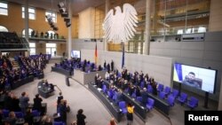 乌克兰总统泽连斯基通过视讯向德国议会发表演讲。(2022年3月17日)