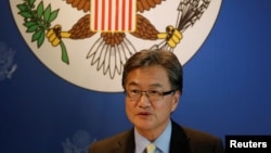 资料照片:负责与三个太平洋岛国重新谈判美国协议的总统特使尹汝尚2017年12月15日在曼谷。(时任美国朝鲜政策特别代表,路透社照片)