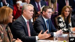 2022年3月10日,哥伦比亚总统杜克在白宫与美国总统拜登会晤时发言。(美联社)