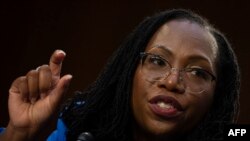 被拜登总统提名为最高法院大法官的杰克逊法官在参议院提名确认听证会上讲话。(2022年3月23日)