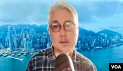 已经移民英国的时事评论员黄伟国表示,非民主派支持者有计划移民比半年前的调查增加5个百分点至17%,而且对政治前景不满的极端选项亦有上升趋势,这个现象值得关注 (美国之音/汤惠芸)