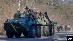 Binh sĩ Ukraine ở vùng Vyshgorod gần Kyiv, 10/3/2022.