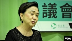 香港民主党前主席刘慧卿表示,特首林郑月娥主持的高官疫情记者会未能释除市民疑虑 (美国之音/汤惠芸)
