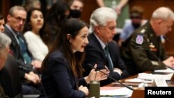 美国国家情报总监海因斯在众议院情报委员会有关全球威胁的听证会上作证。(2022年3月8日)