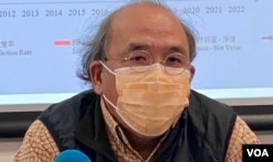 香港民意研究所副行政总裁钟剑华 (美国之音/汤惠芸)