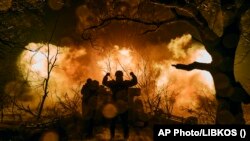 乌克兰军队向顿涅茨克地区巴赫穆特附近的俄罗斯阵地实施炮击（2022年11月20日）