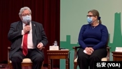 欧洲议会对中关系代表团团长包瑞翰(Reinhard Bütikofer,左)。(美国之音特约记者杨安摄影)