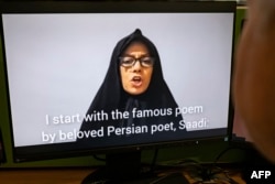 11月27日,伊朗最高领导人哈梅内伊的外甥女莫拉德哈尼(Farideh Moradkhani)因支持伊朗抗议活动被捕。