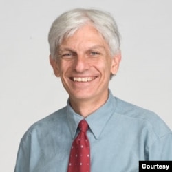 美利坚大学教授、华盛顿智库中东问题研究所中东-亚洲项目主任约翰·卡拉布莱斯(John Calabrese)(照片来源:American University)