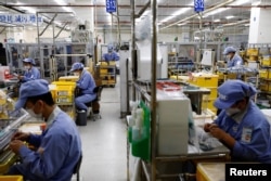 中国方面组织多家媒体参观SMC集团在北京的一家工厂车间。(2023年1月10日)