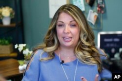 资料照片:科罗拉多州网页设计师洛里·史密斯(Lorie Smith)。